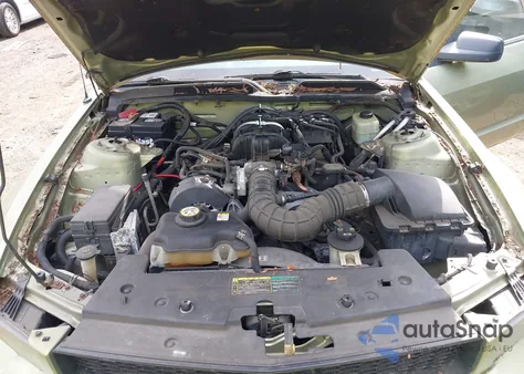 2005 Ford Mustang V6 Deluxe/V6 Premium из США, поврежденный, VIN 1ZVFT80N655239054